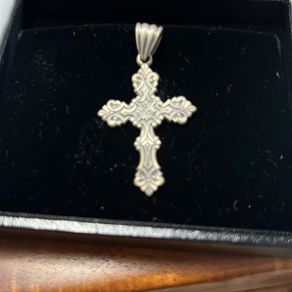Unique 925 sterling cross with hallmarks on cross and on bale. - Picture 2 of 7
